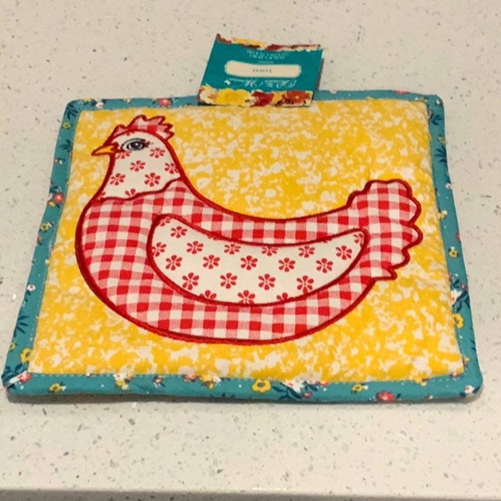 THE PIONEER WOMAN QUILTED TRIVET—CHICKEN—RESERVED